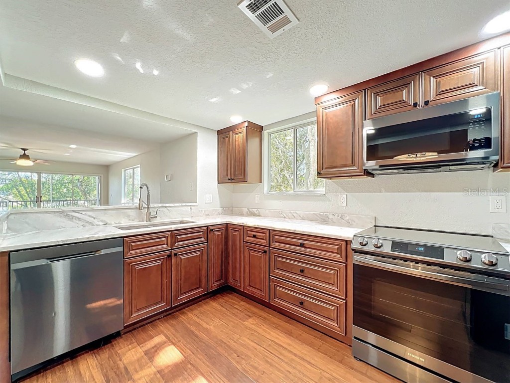 9736 Indian Key Trail #111 Seminole FL 33776 - THE NARROWS TB8446085 image11