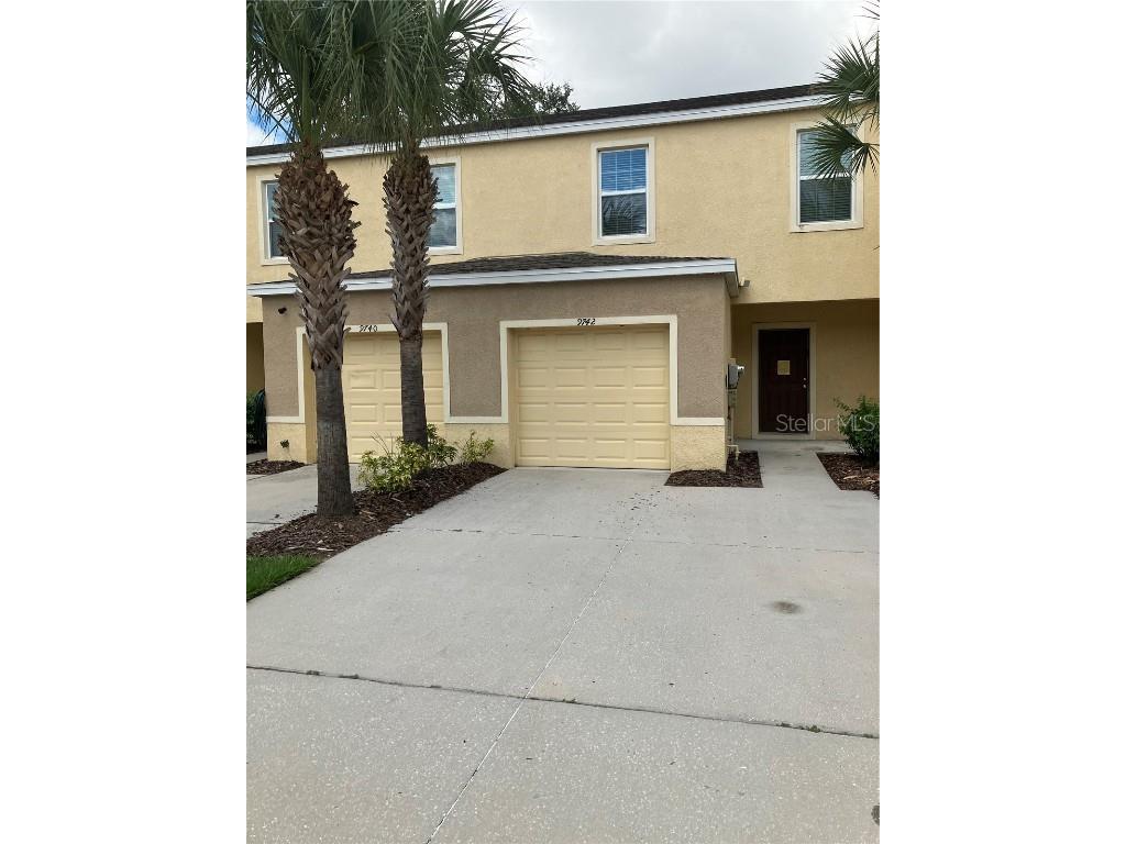 9742 Hound Chase Drive Gibsonton FL 33534 T3476708 image1
