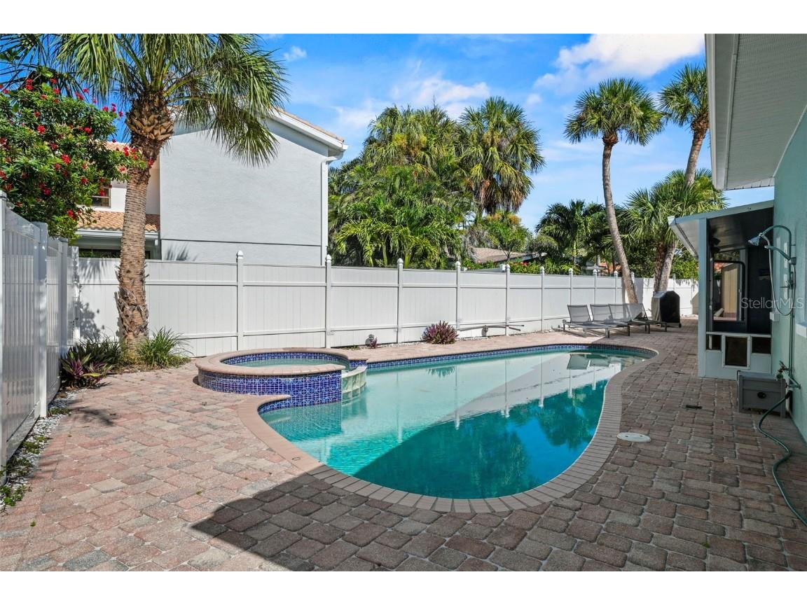 976 Narcissus Avenue Clearwater Beach FL 33767 TB8418106 image2