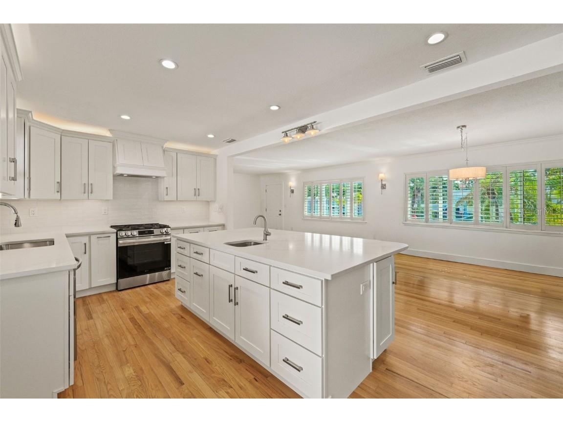 976 Narcissus Avenue Clearwater Beach FL 33767 TB8418106 image4