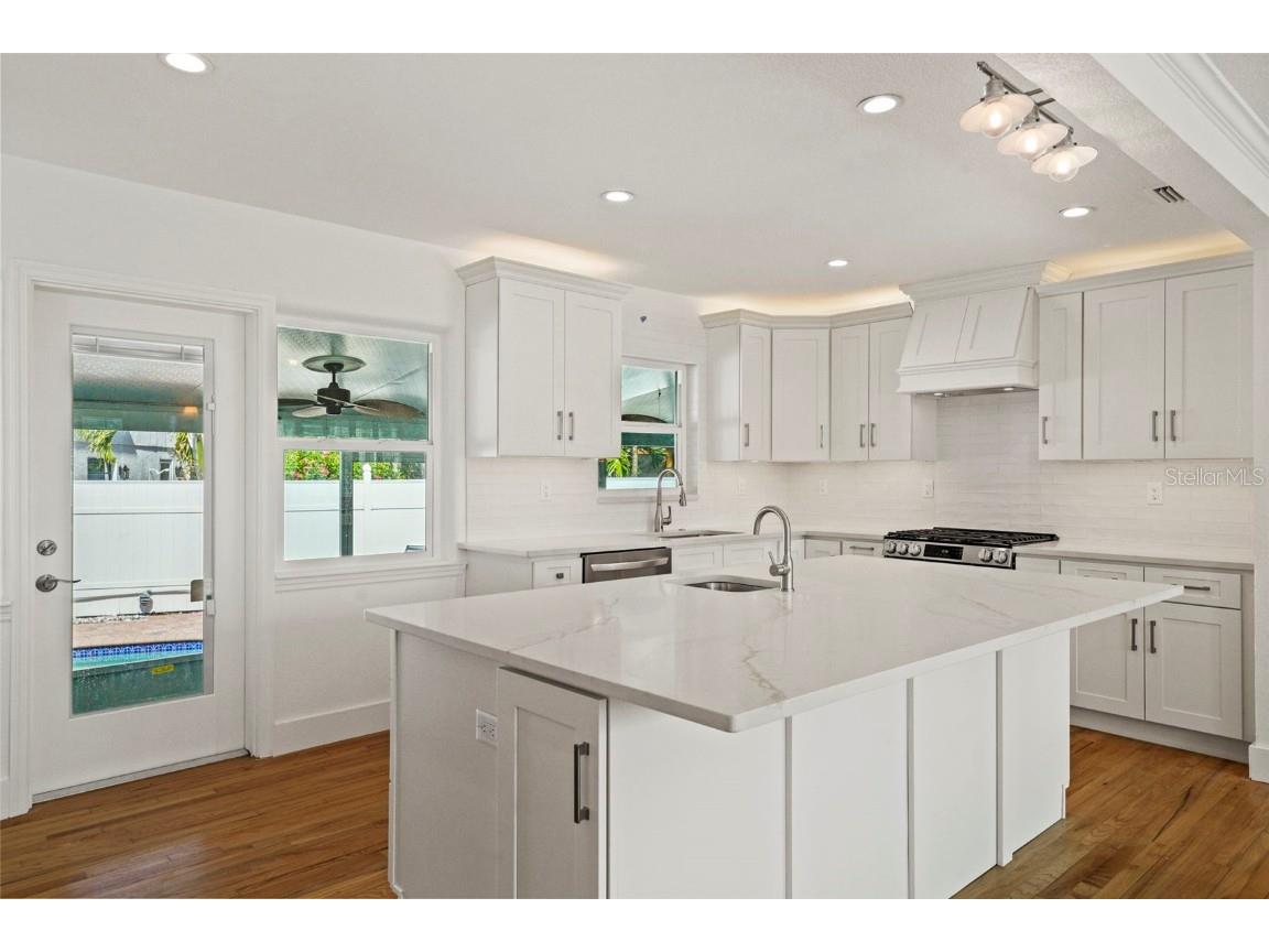 976 Narcissus Avenue Clearwater Beach FL 33767 TB8418106 image7