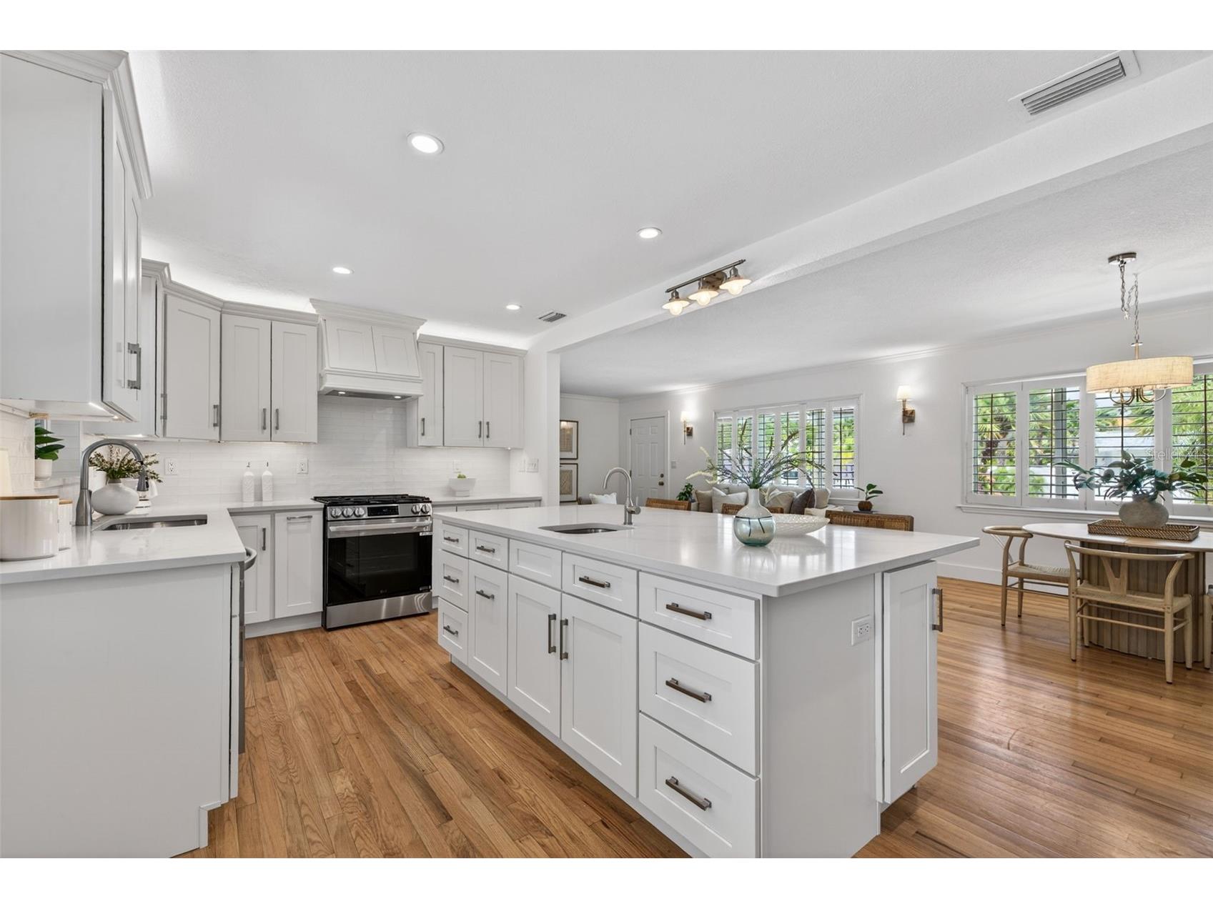 976 Narcissus Avenue Clearwater Beach FL 33767 TB8512363 image12