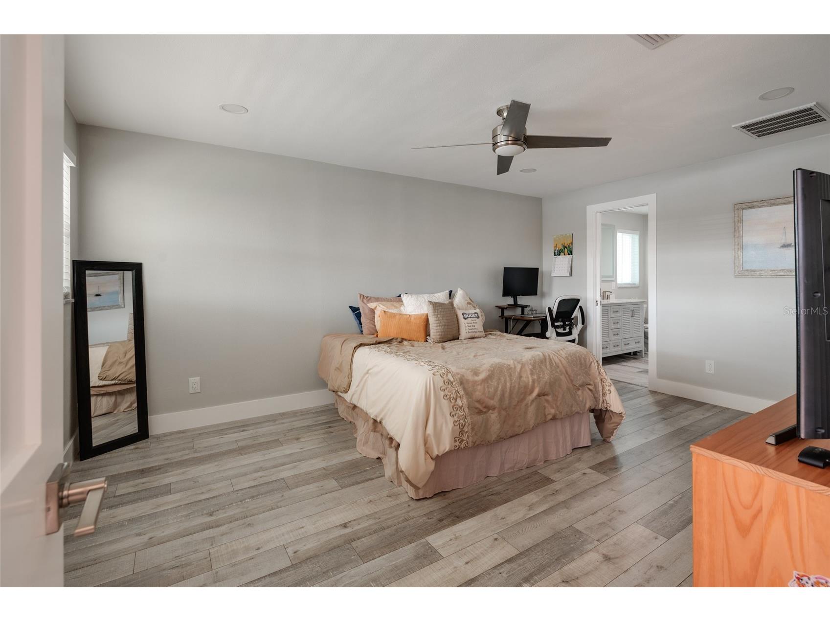 9773 1st Street NE Saint Petersburg FL 33702 TB8502676 image16