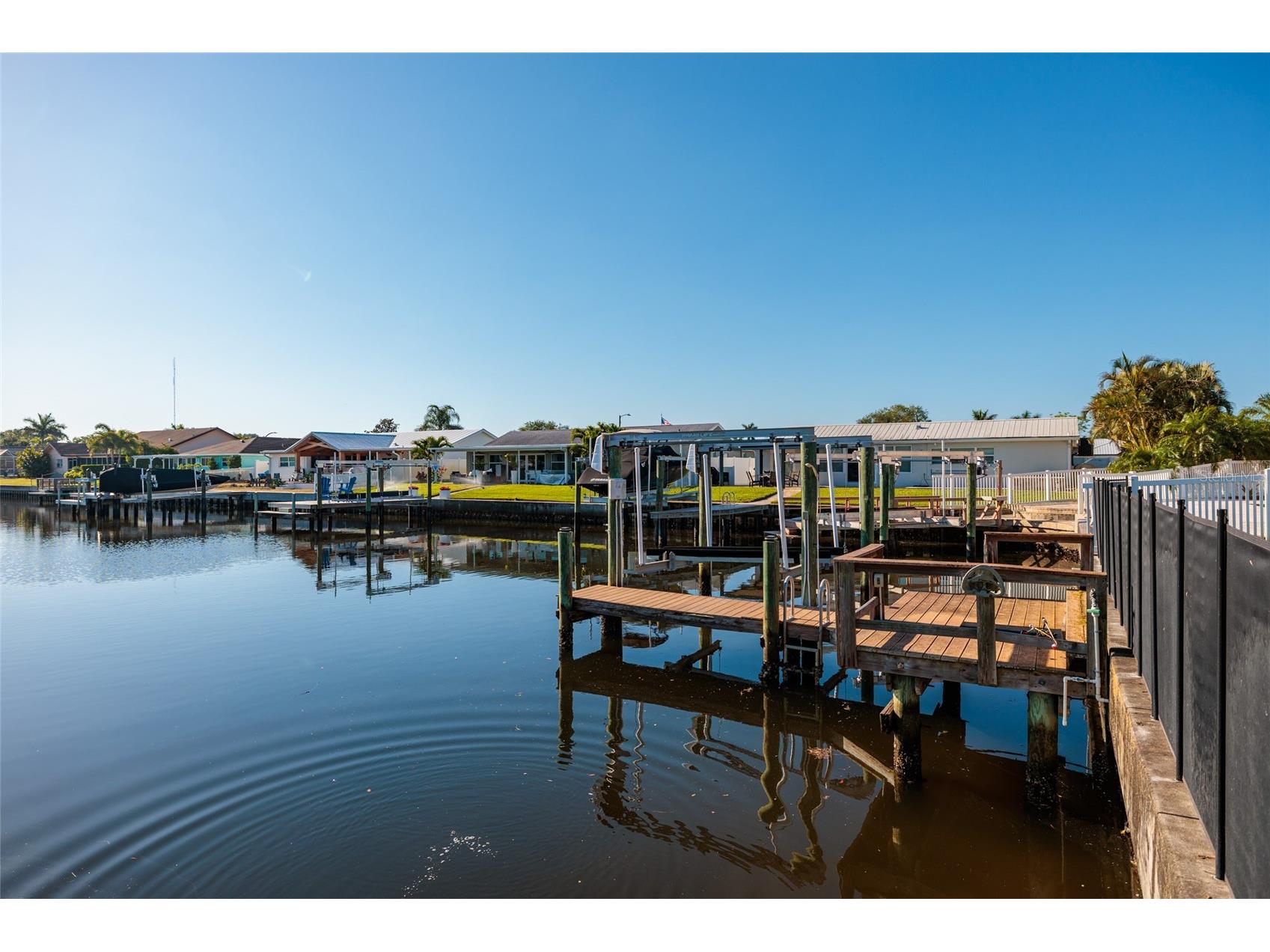 9773 1st Street NE Saint Petersburg FL 33702 TB8502676 image3