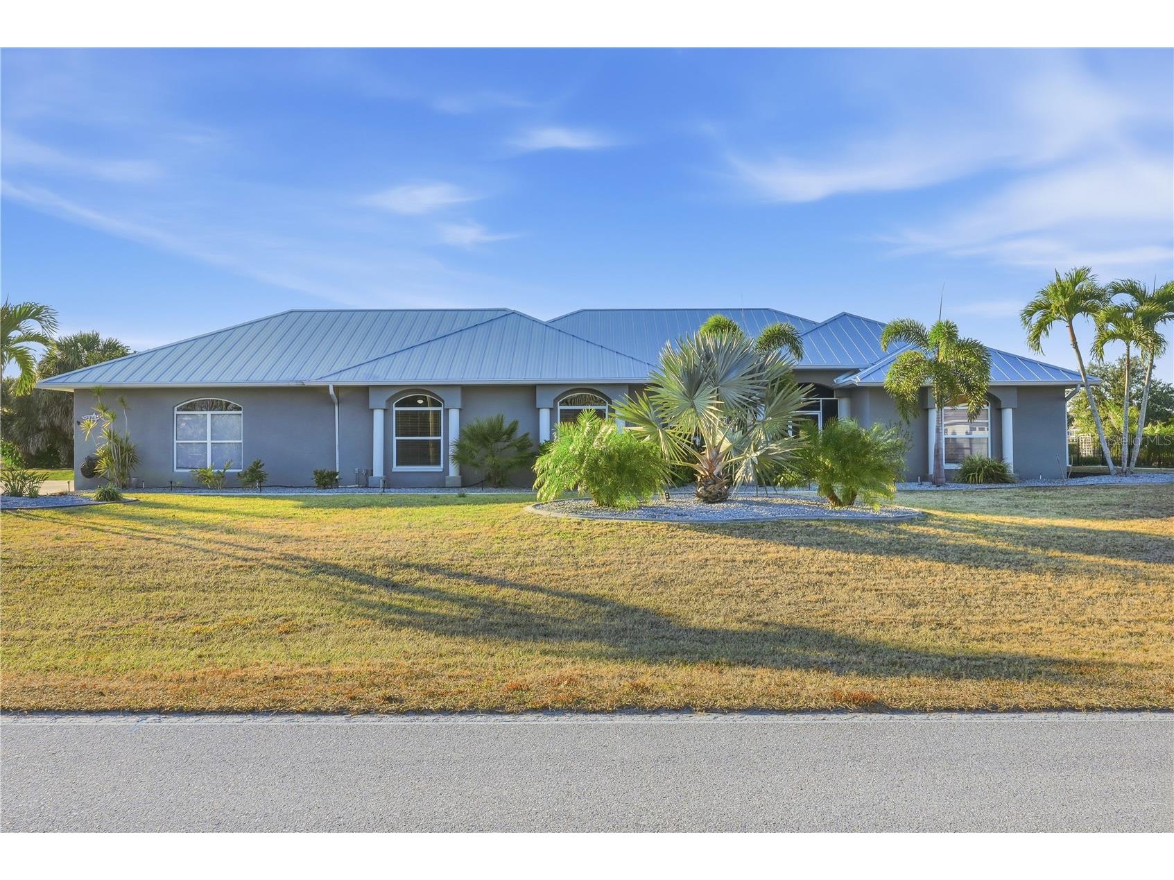 978 Boundary Boulevard Rotonda West FL 33947 D6146167 image1