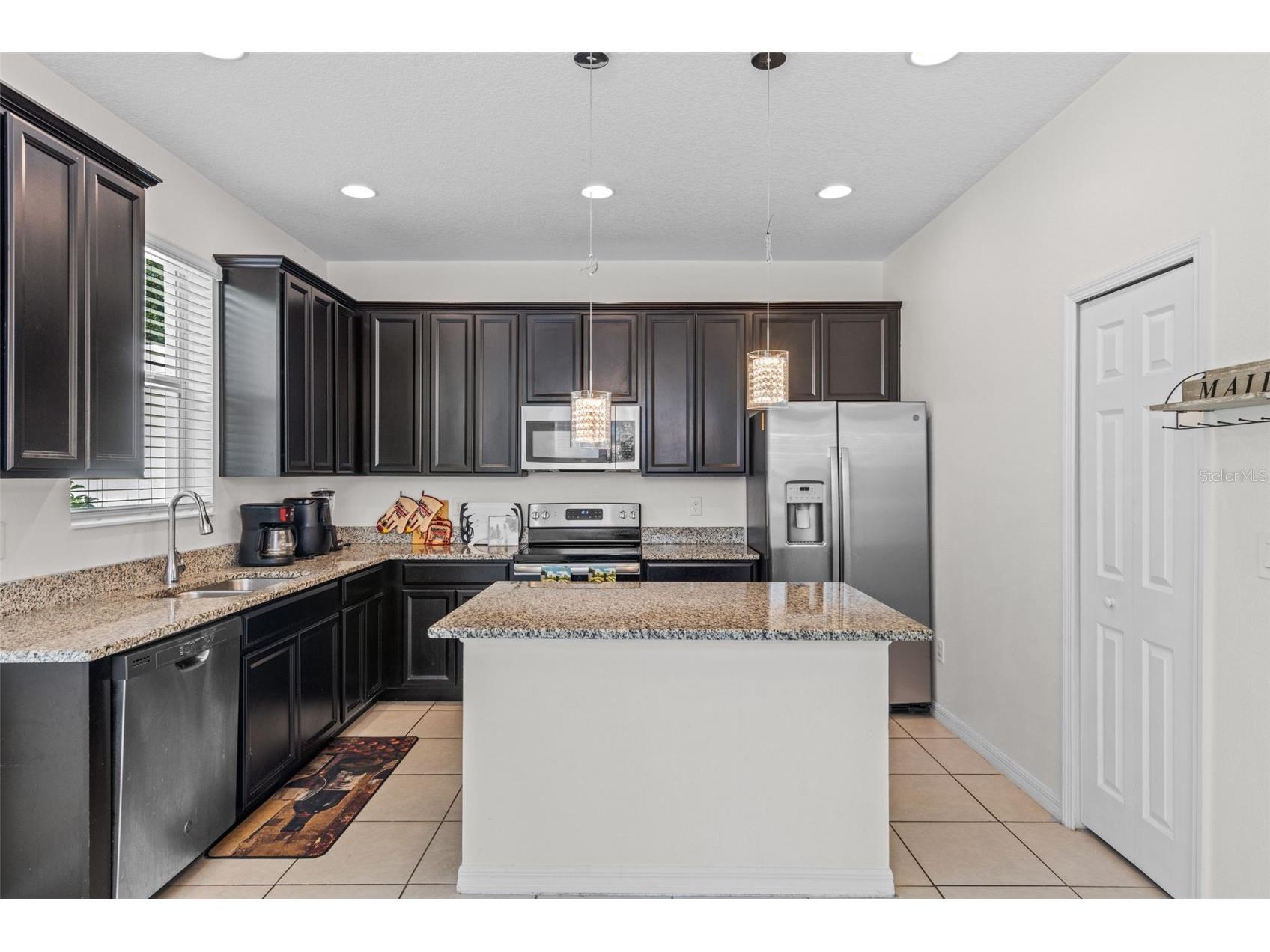 978 E 10th Street Apopka FL 32703 V4948623 image8