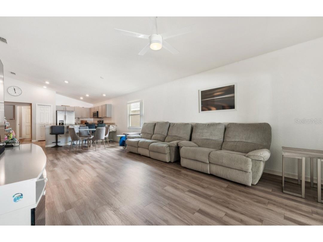 979 Pearly Ridge Lane Lakeland FL 33809 TB8477489 image6