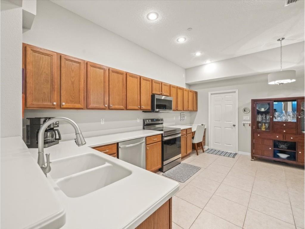 98 S Highland Avenue #102 Tarpon Springs FL 34689 - LAKE TARPON TB8437002 image24