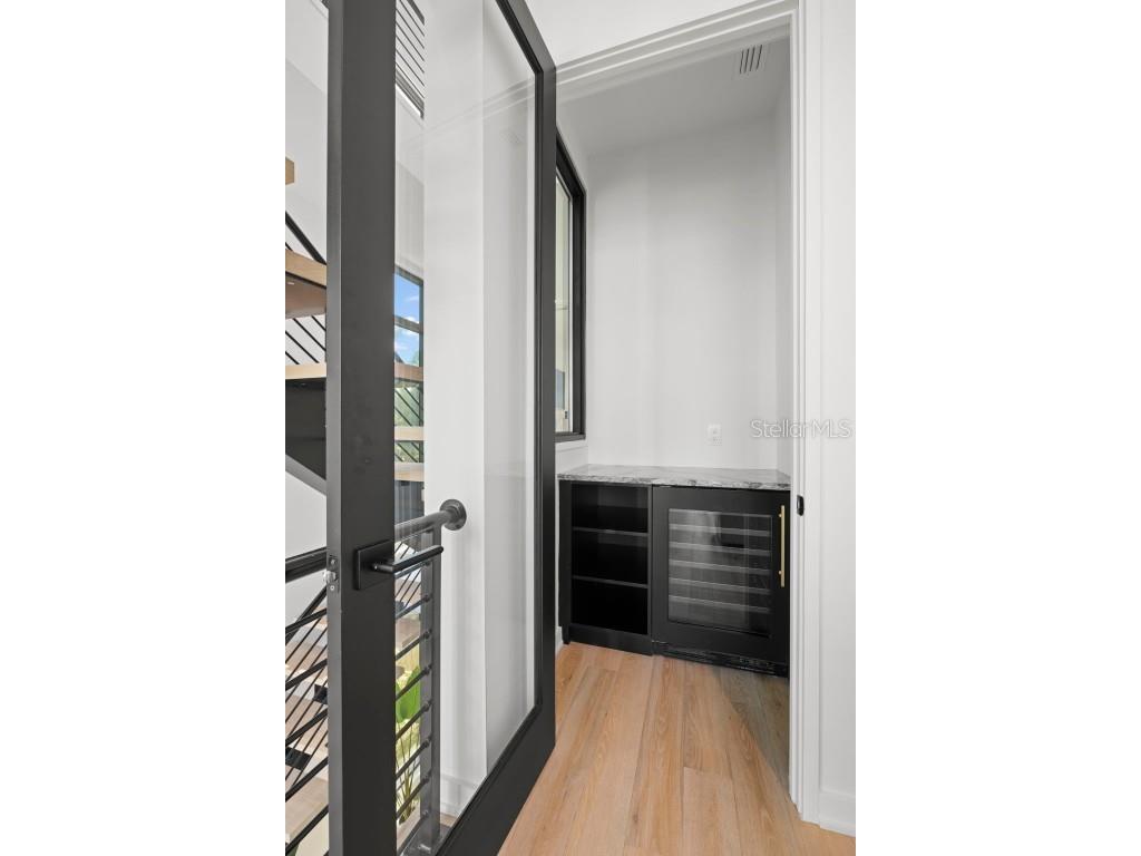 98 W Davis Boulevard Tampa FL 33606 TB8373079 image40