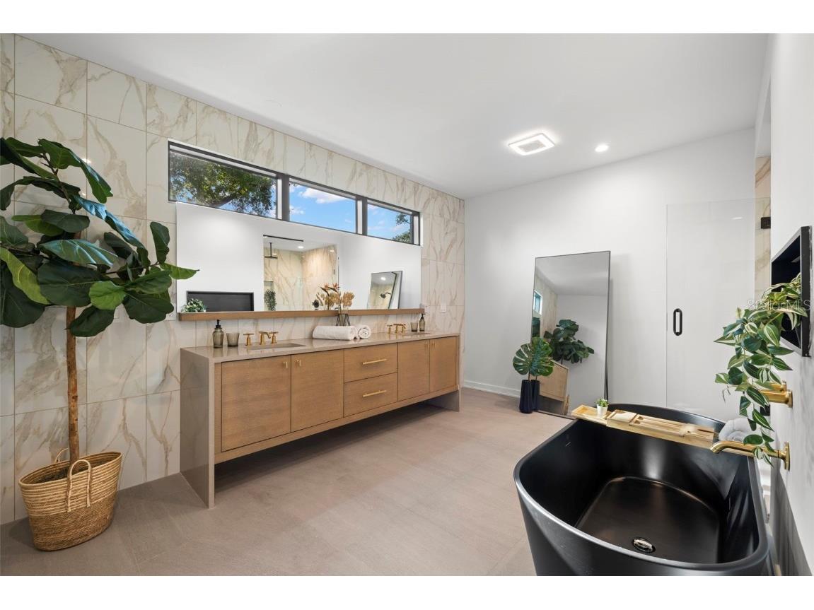 98 W Davis Boulevard Tampa FL 33606 TB8373079 image55