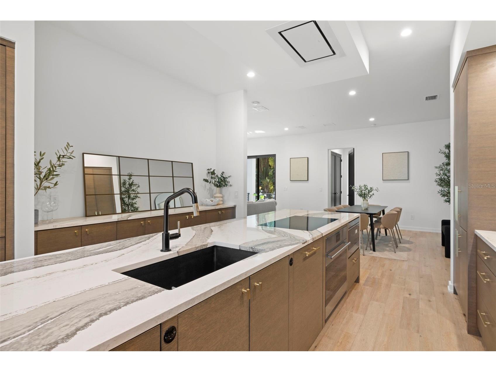98 W Davis Boulevard Tampa FL 33606 TB8514324 image40