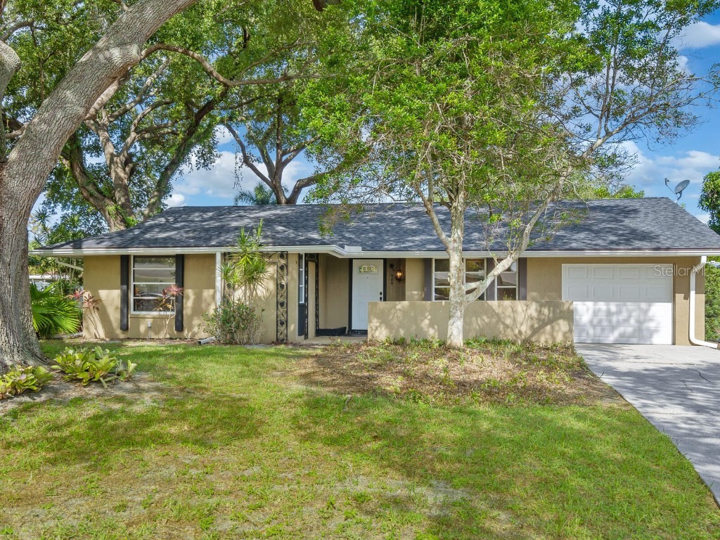 980 Rhodes Avenue Sarasota FL 34237 U8248116 image1