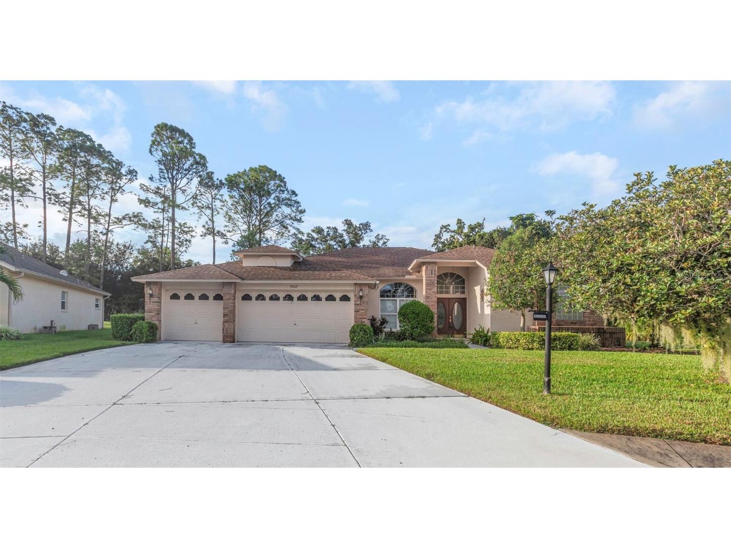 9807 Oakwood Hills Court New Port Richey FL 34655 W7879328 image1