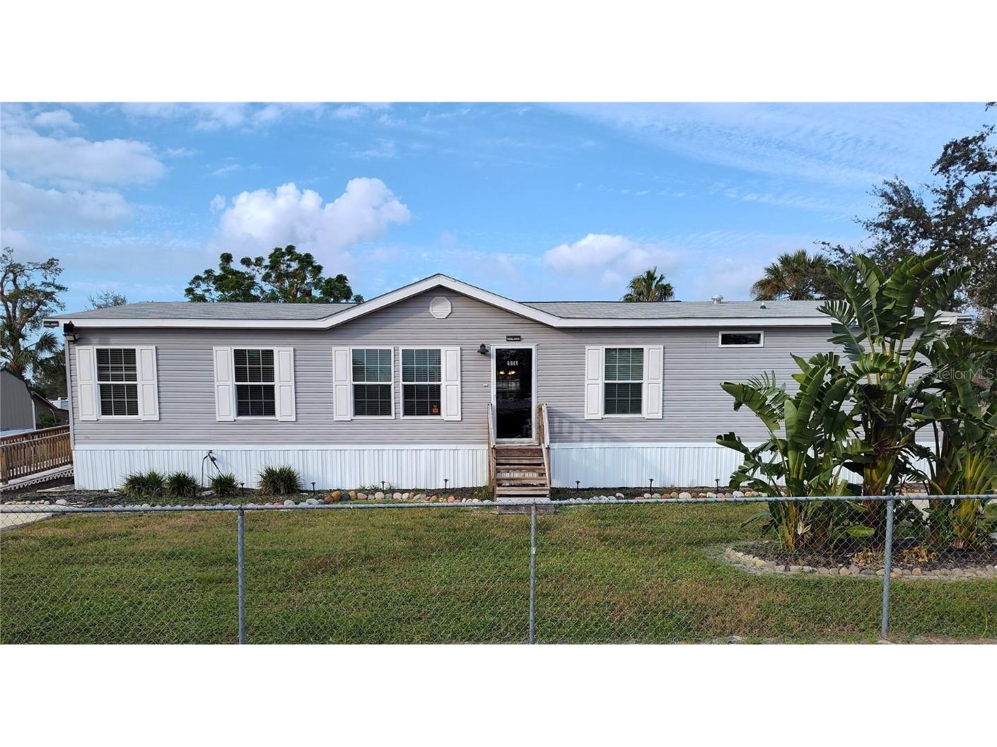 9811 Bud Street Hudson FL 34669 W7869470 image1