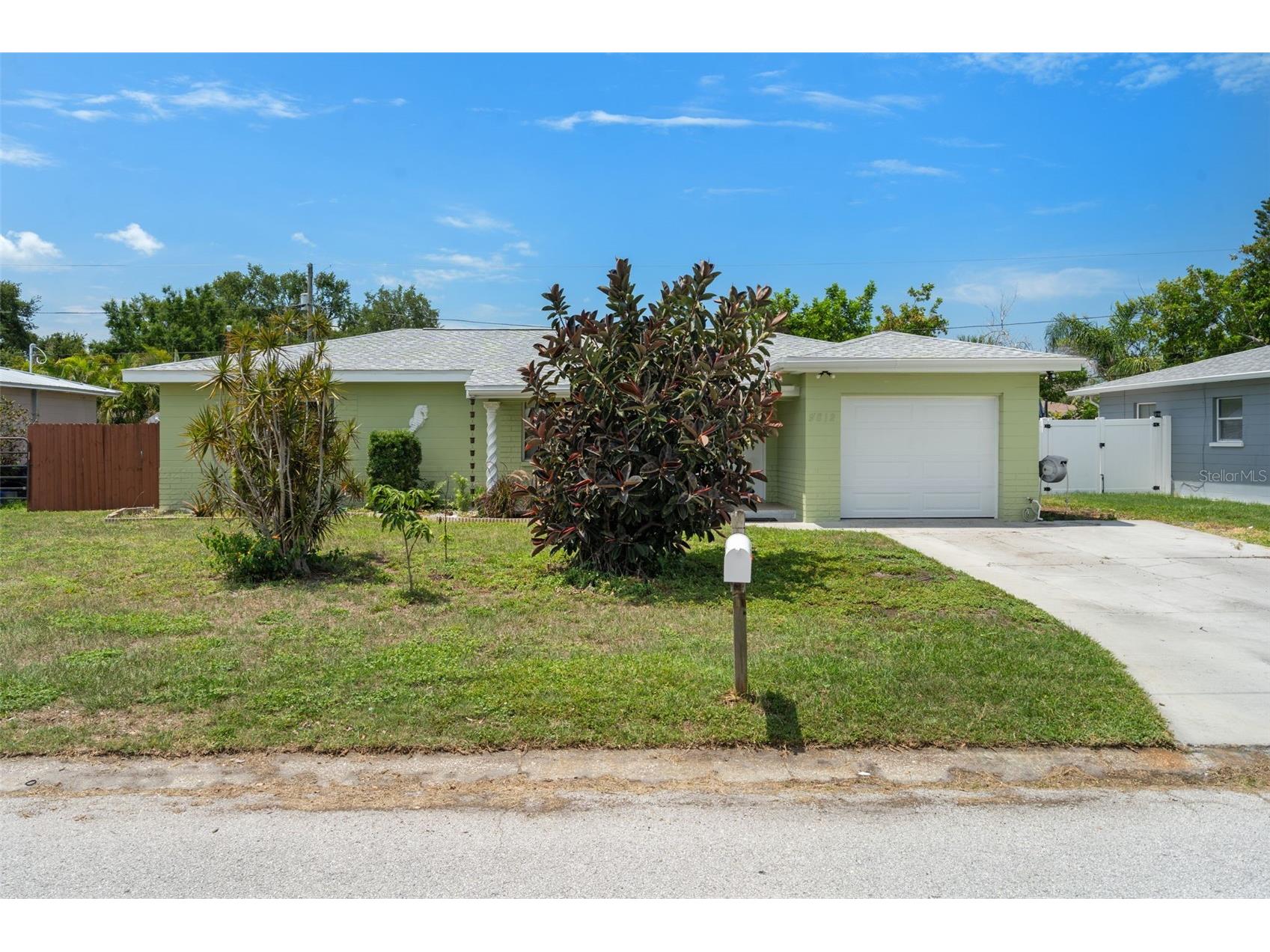 9812 51st Avenue N Saint Petersburg FL 33708 W7886650 image1
