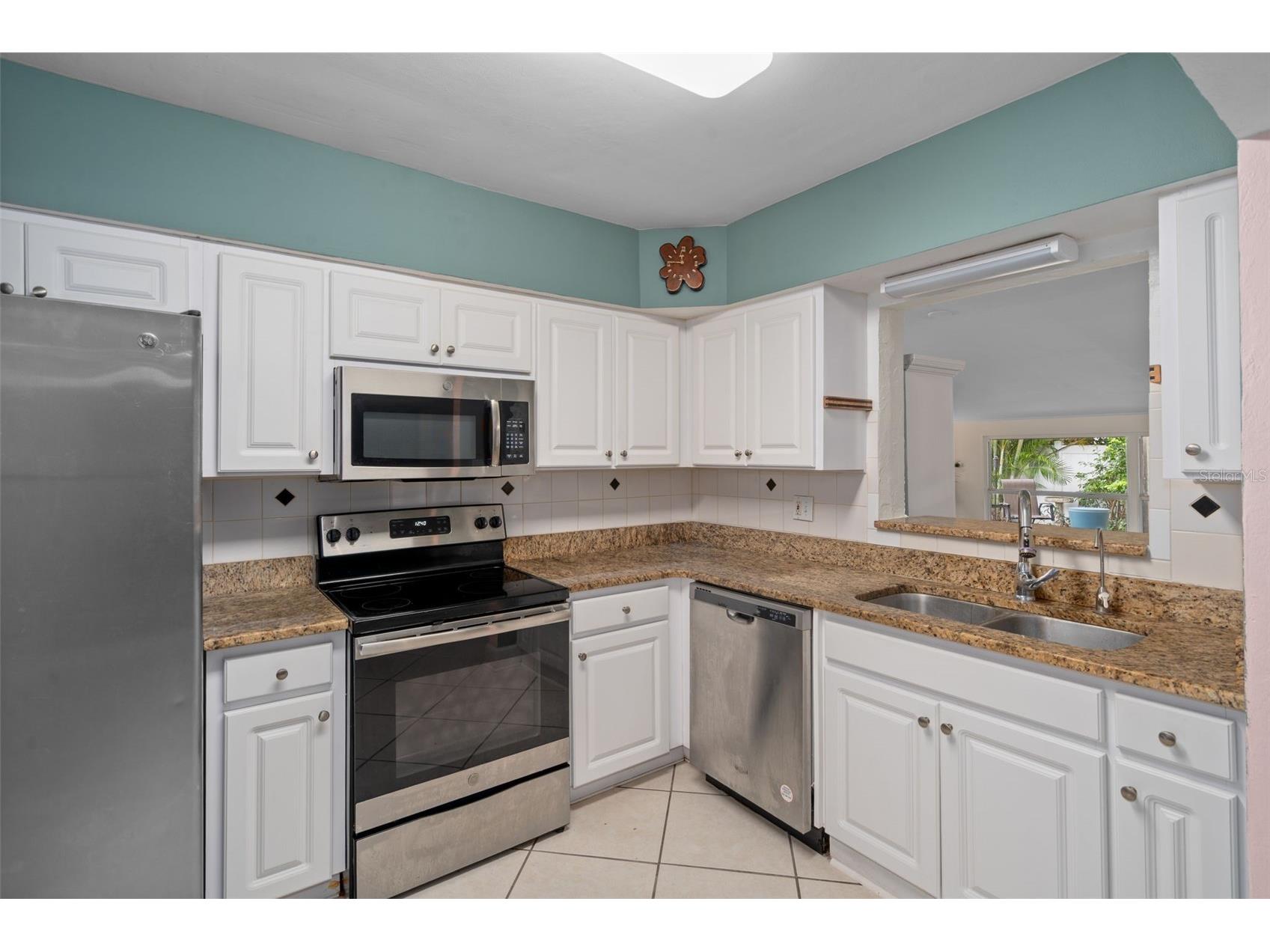 9812 51st Avenue N Saint Petersburg FL 33708 W7886650 image3