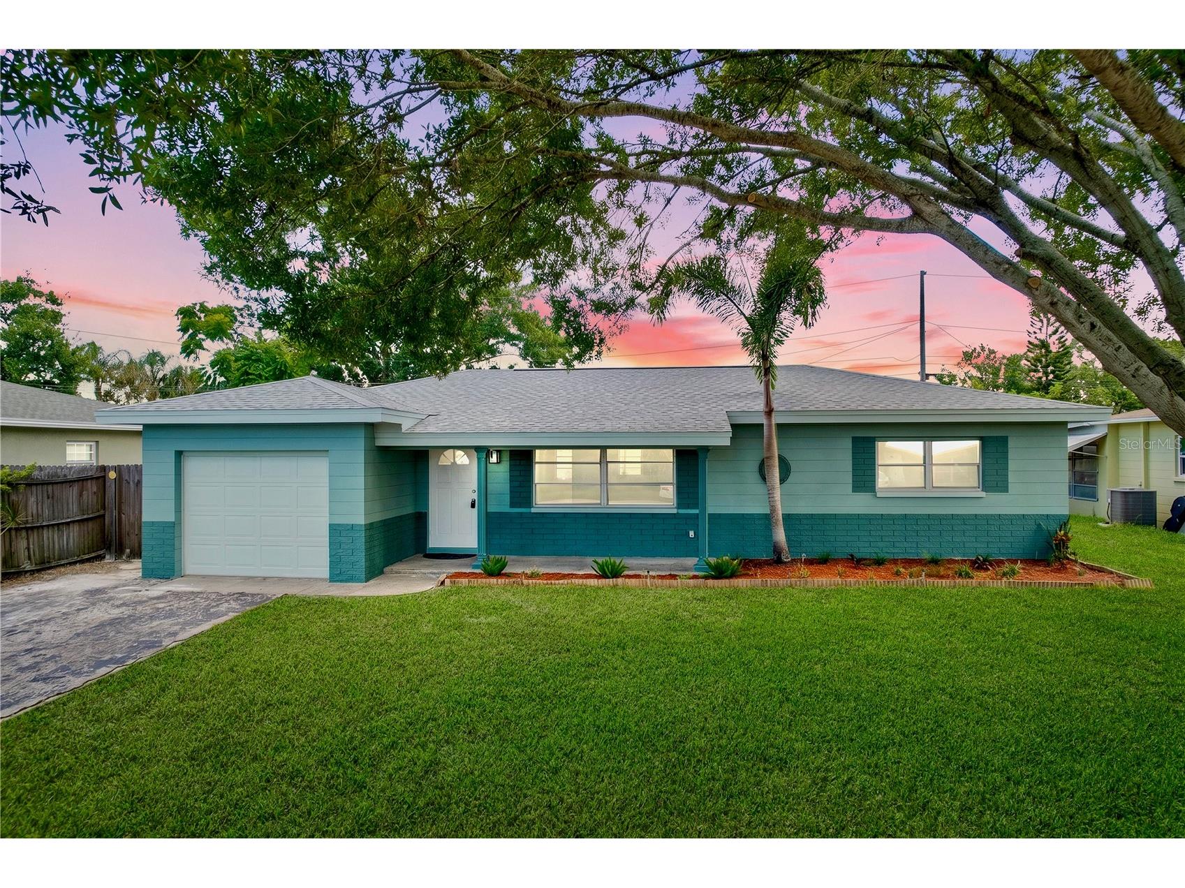 9813 51st Avenue N Saint Petersburg FL 33708 TB8528371 image1