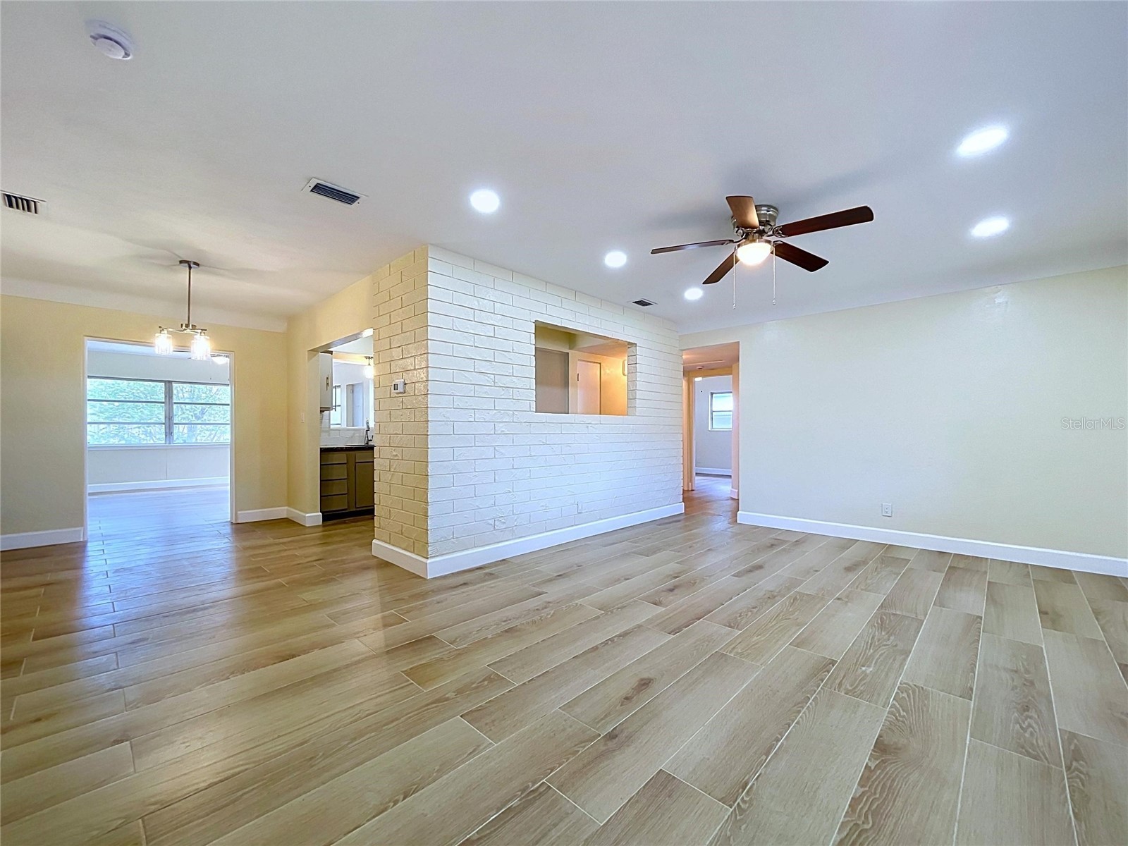 9813 51st Avenue N Saint Petersburg FL 33708 TB8528371 image2