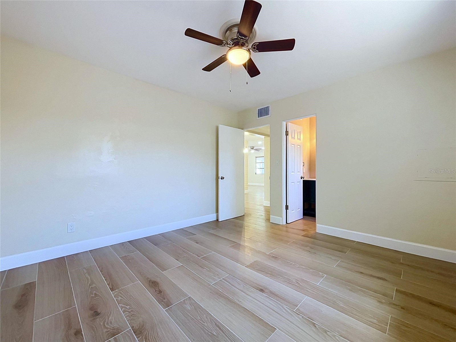 9813 51st Avenue N Saint Petersburg FL 33708 TB8528371 image24
