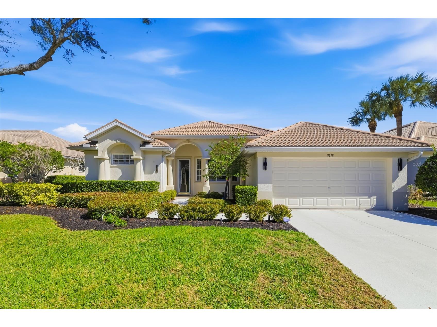 9819 Discovery Terrace Bradenton FL 34212 - 1ST HOLE GOLF COURSE POND A4683912 image4