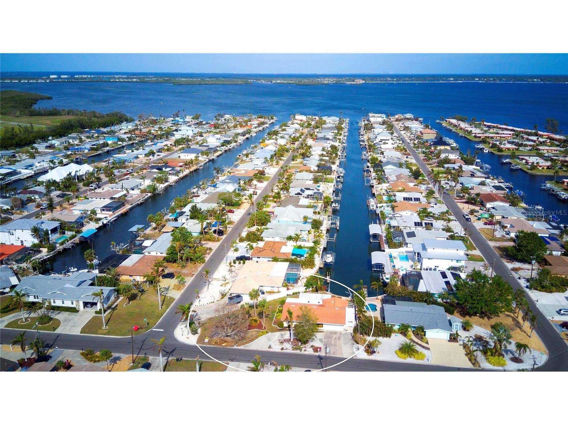 9820 Royal Palm Drive Bradenton FL 34210 A4680979 image1