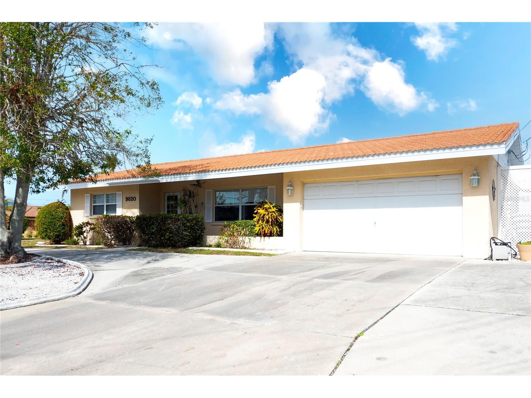 9820 Royal Palm Drive Bradenton FL 34210 A4680979 image2
