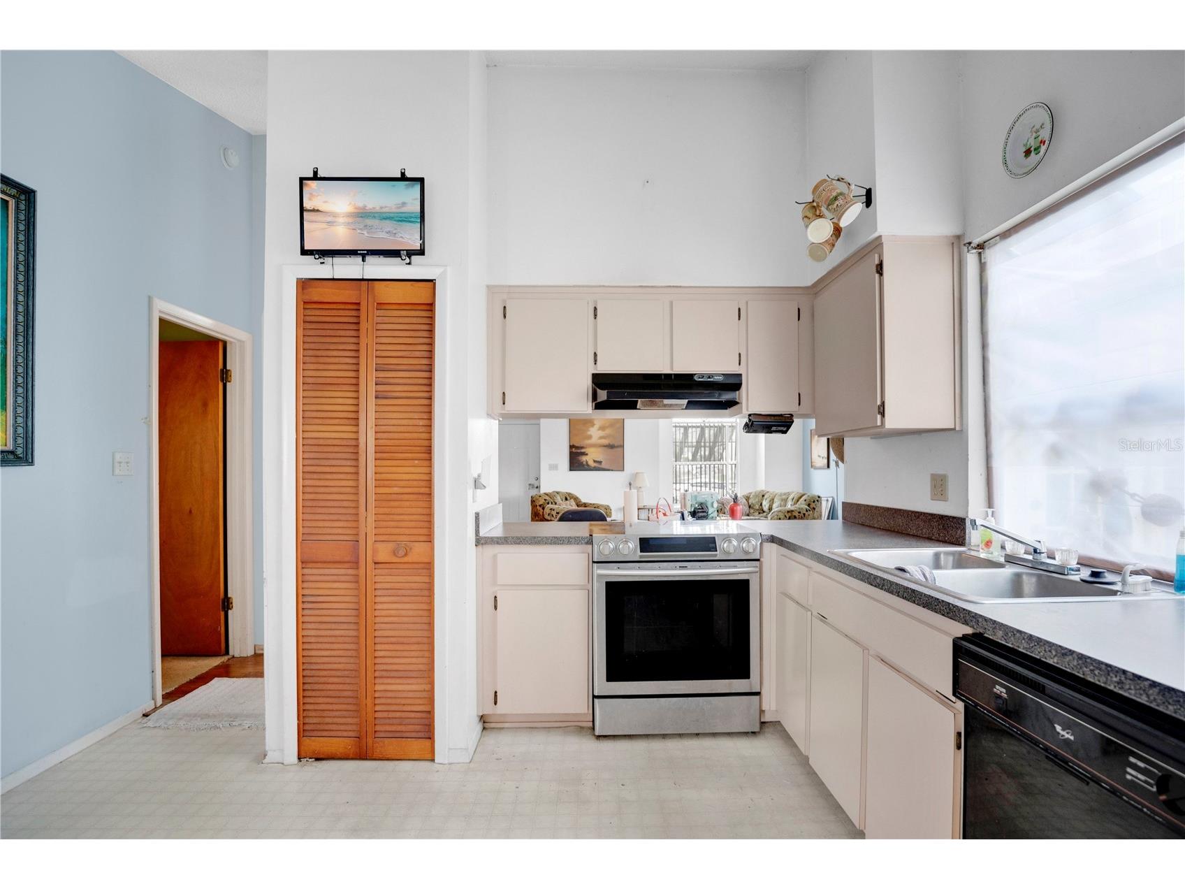 9826 Surrey Ridge Road Orlando FL 32825 O6390088 image4