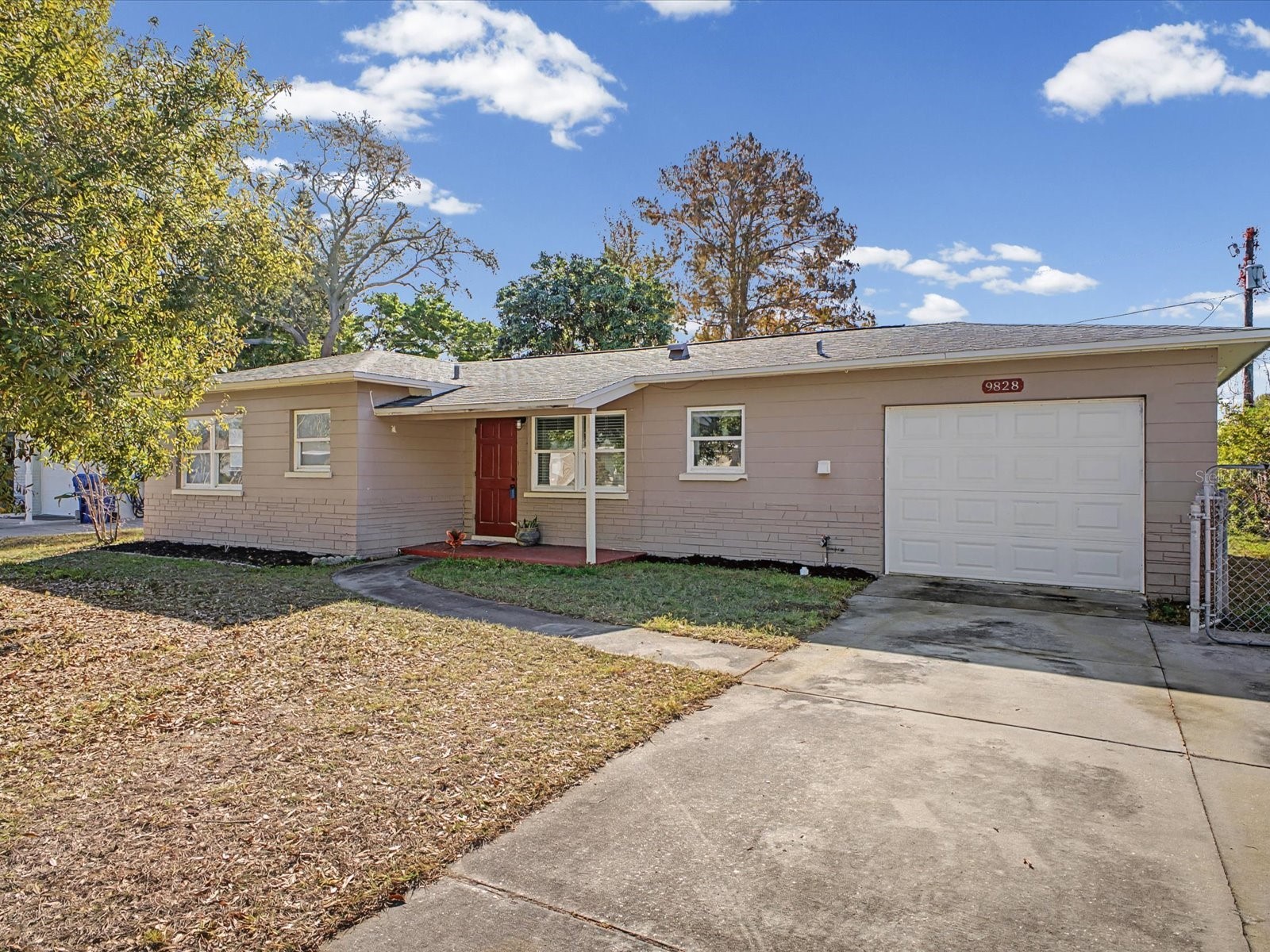 9828 49th Avenue N Saint Petersburg FL 33708 TB8467252 image1