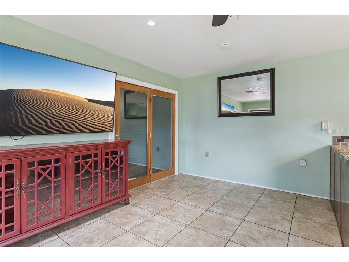 983 Brookwood Ct S Saint Petersburg FL 33707 TB8433333 image25