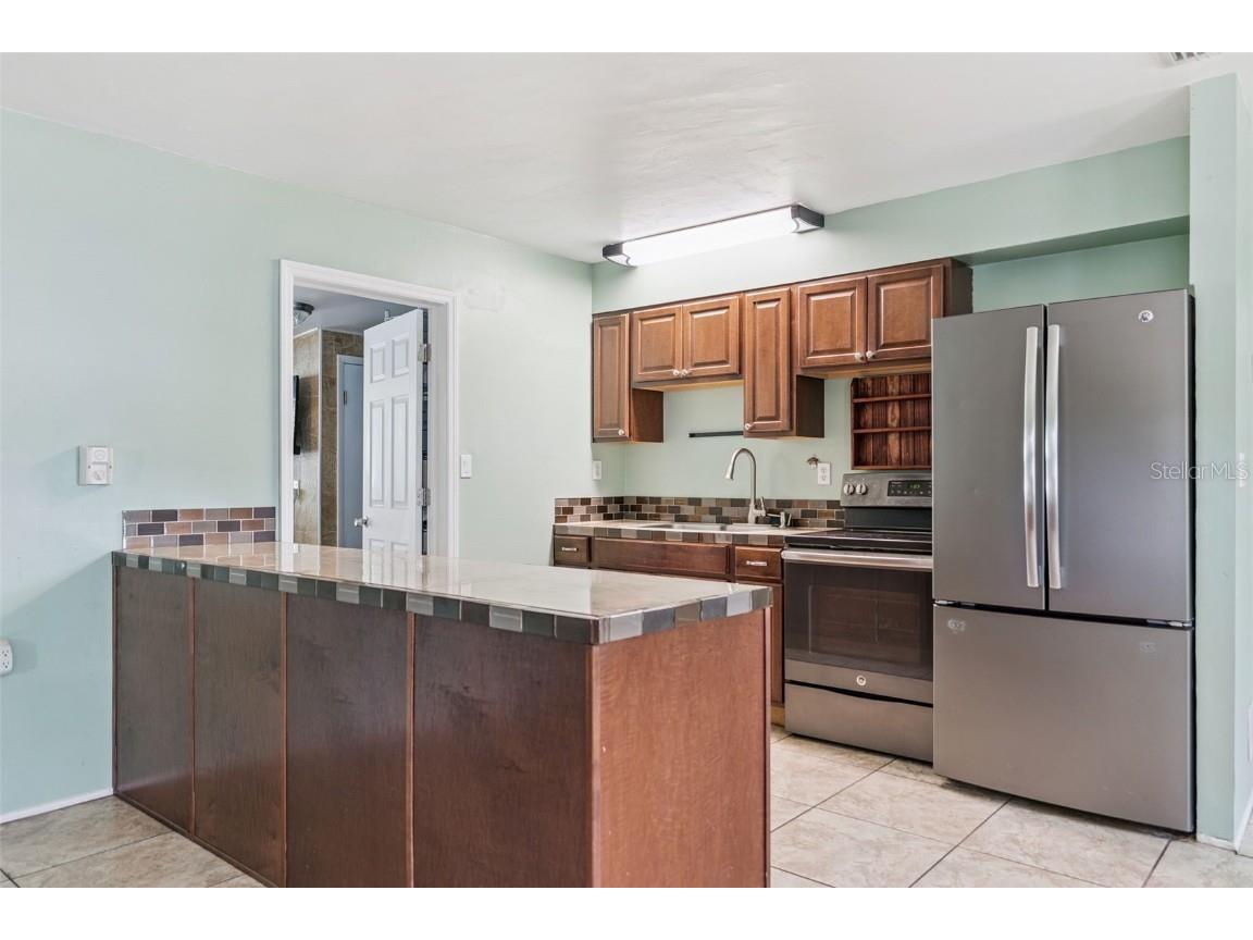 983 Brookwood Ct S Saint Petersburg FL 33707 TB8433333 image3