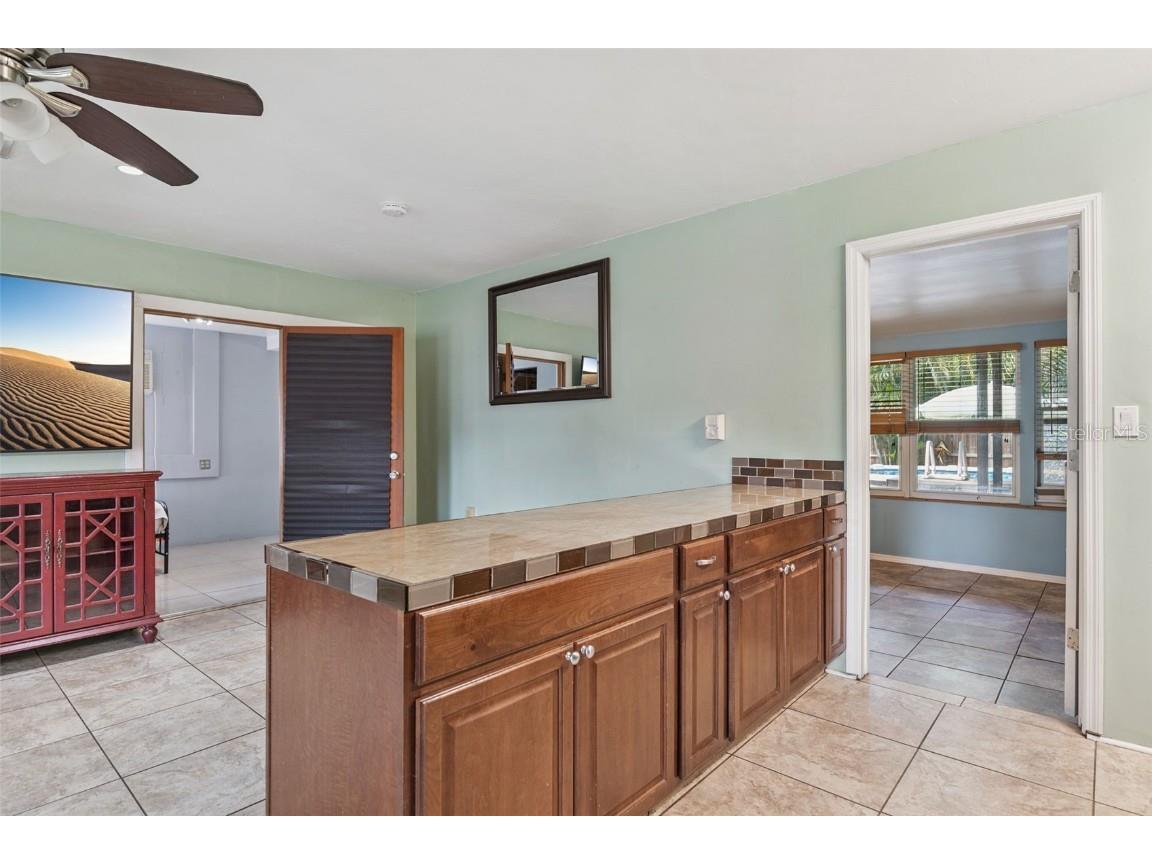 983 Brookwood Ct S Saint Petersburg FL 33707 TB8433333 image6