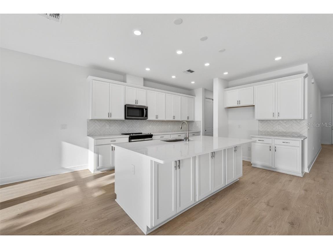 983 Fiesta Key Circle Lady Lake FL 32159 S5139228 image7