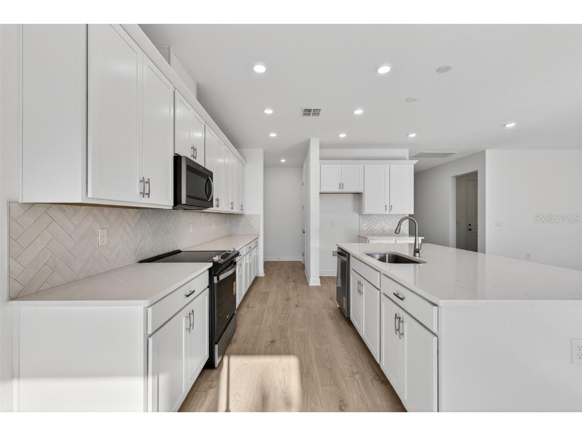 983 Fiesta Key Circle Lady Lake FL 32159 S5139228 image8