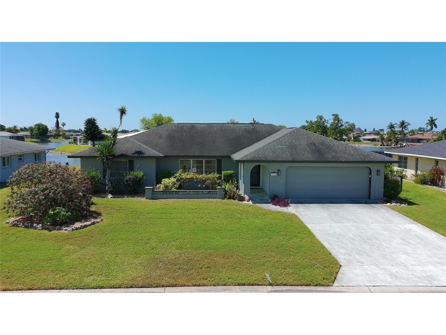 984 N Gondola Drive Venice FL 34293 - CLAW LAKE N6144153 image1