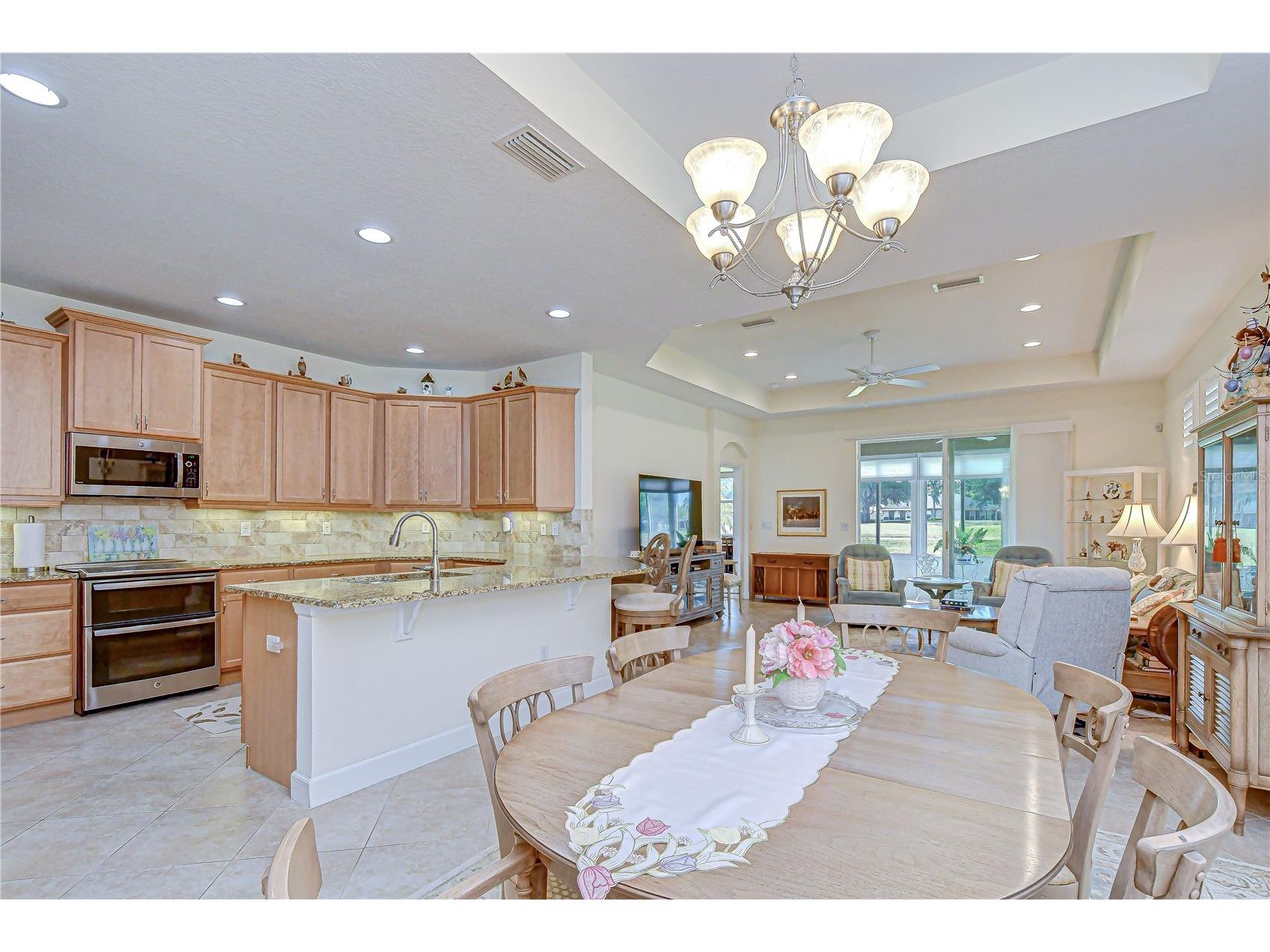 984 Pembroke Point Way Sun City Center FL 33573 TB8492677 image5