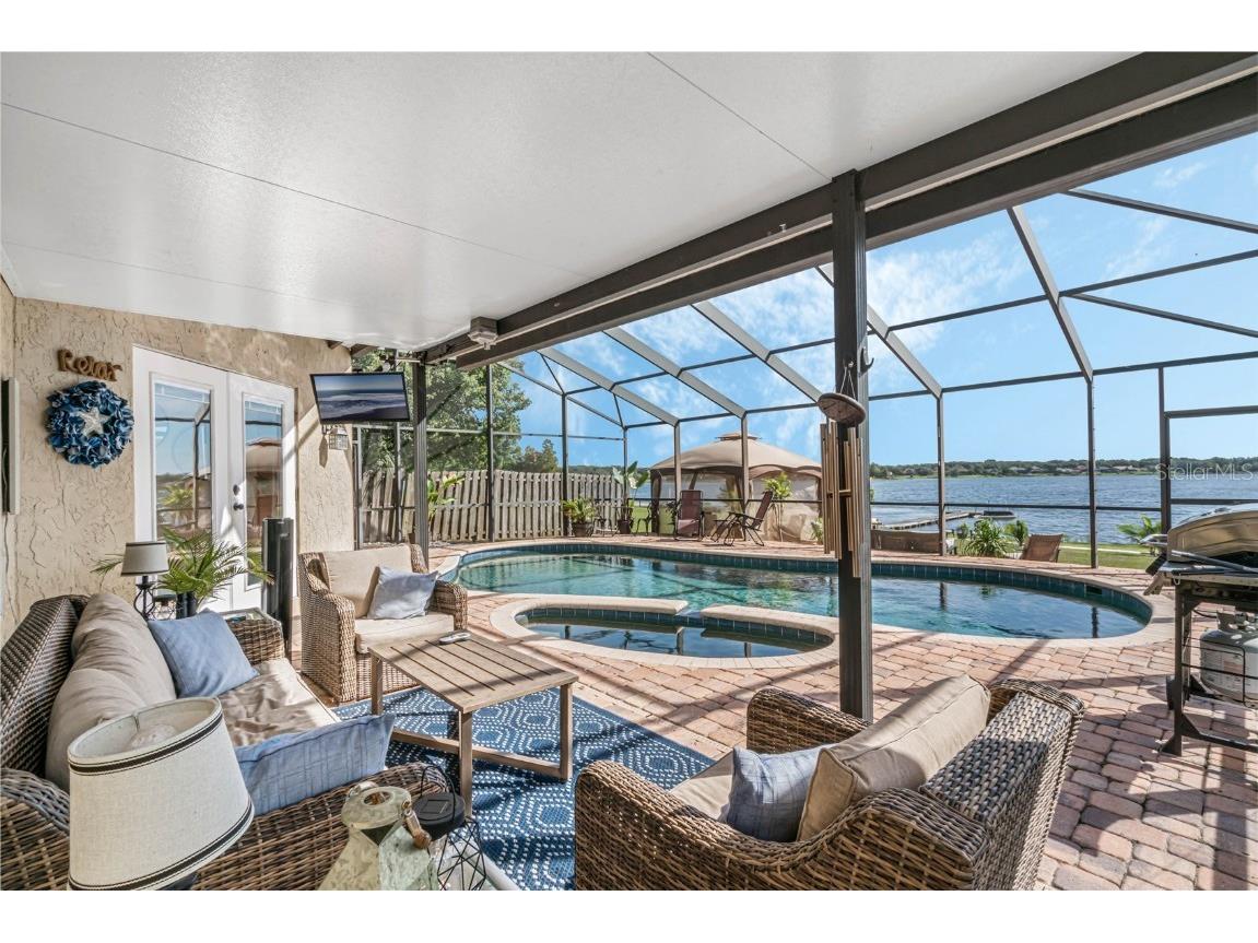 984 Summer Lakes Drive Orlando FL 32835 - LAKE HIAWASSEE O6160138 image1