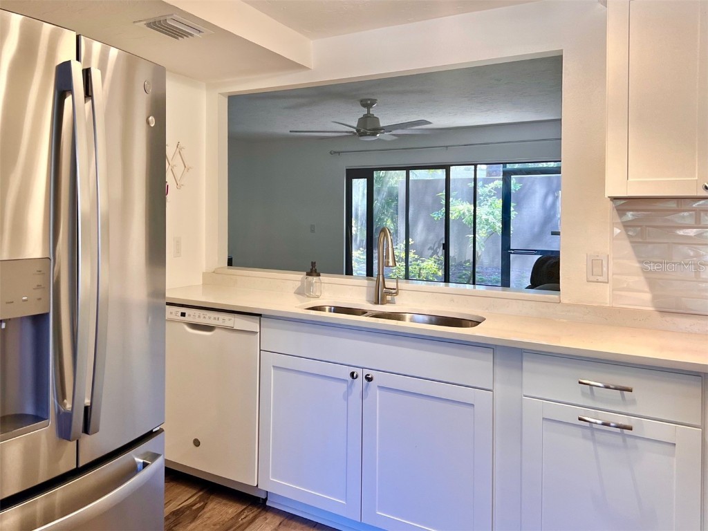 984 Sunridge Drive #J3 Sarasota FL 34234 A4662648 image10