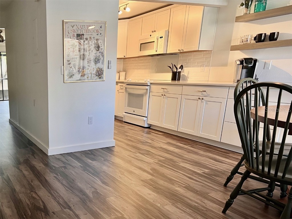 984 Sunridge Drive #J3 Sarasota FL 34234 A4662648 image4