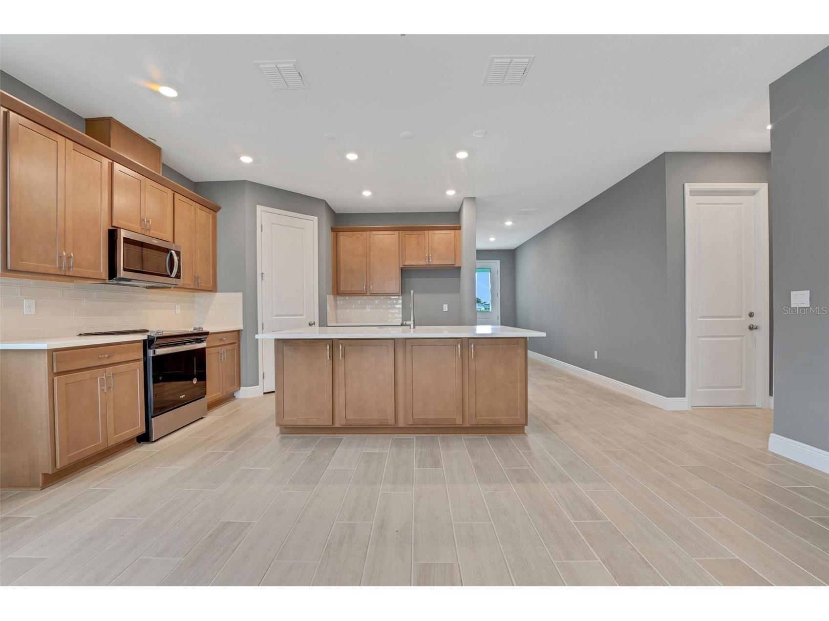 985 Fiesta Key Circle Lady Lake FL 32159 G5107231 image10