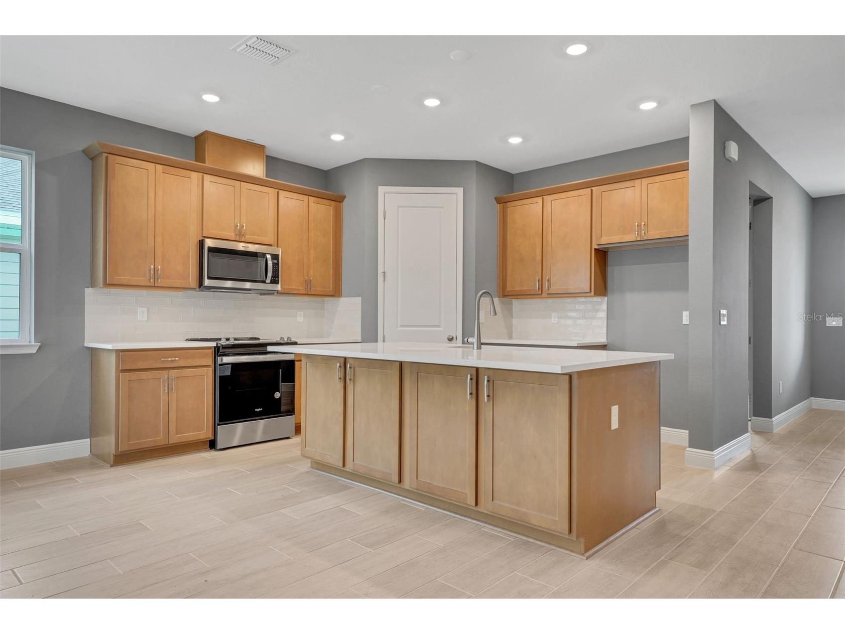 985 Fiesta Key Circle Lady Lake FL 32159 G5107231 image11