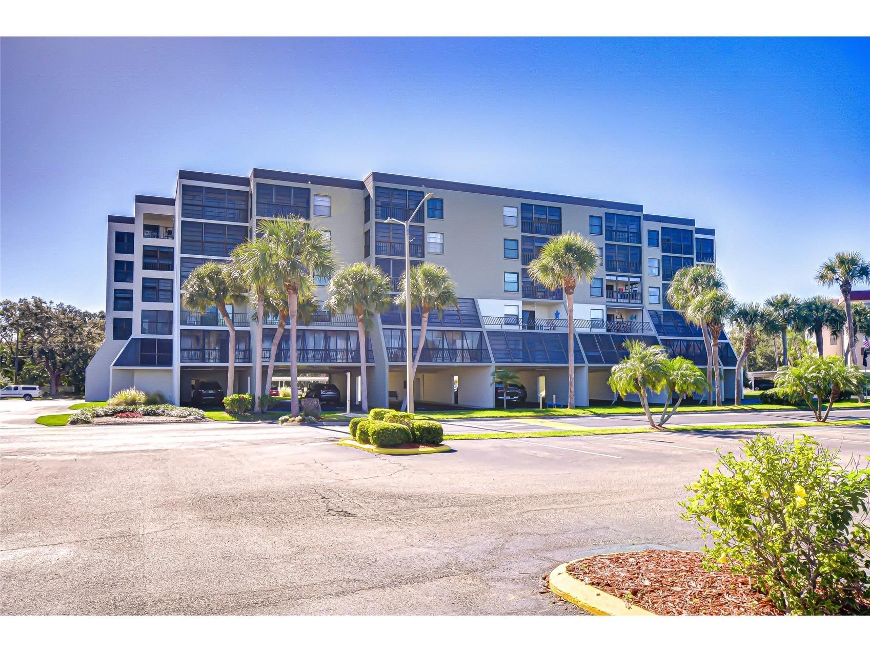 9860 62nd Terrace N #1035 Saint Petersburg FL 33708 TB8463097 image1