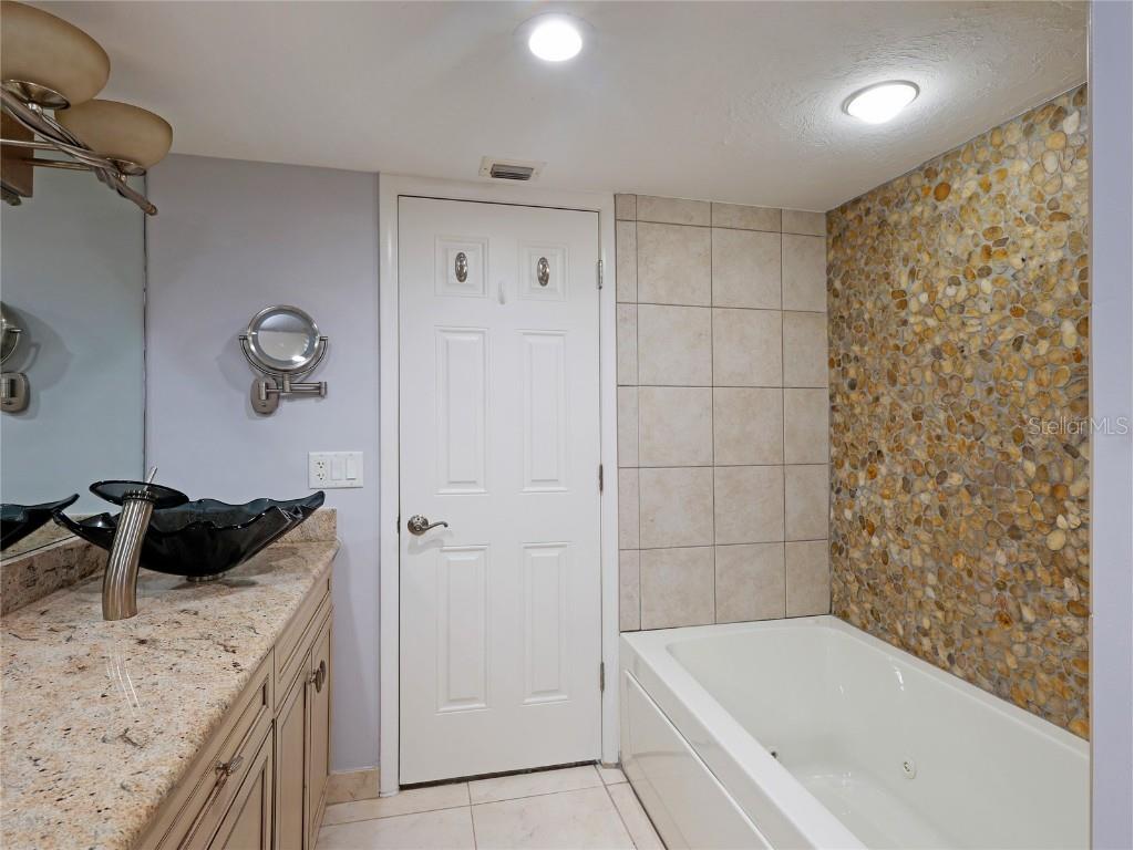 988 Blvd Of The Arts #1011 Sarasota FL 34236 - SARASOTA BAY A4669131 image14