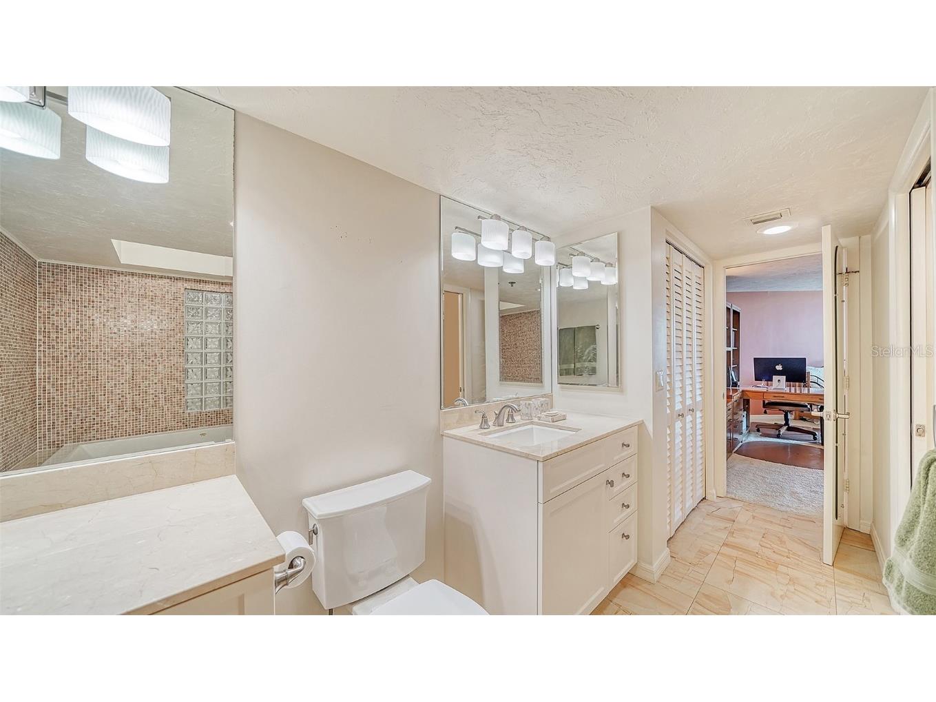 988 Blvd Of The Arts #1214 Sarasota FL 34236 - SARASOTA BAY A4674022 image25