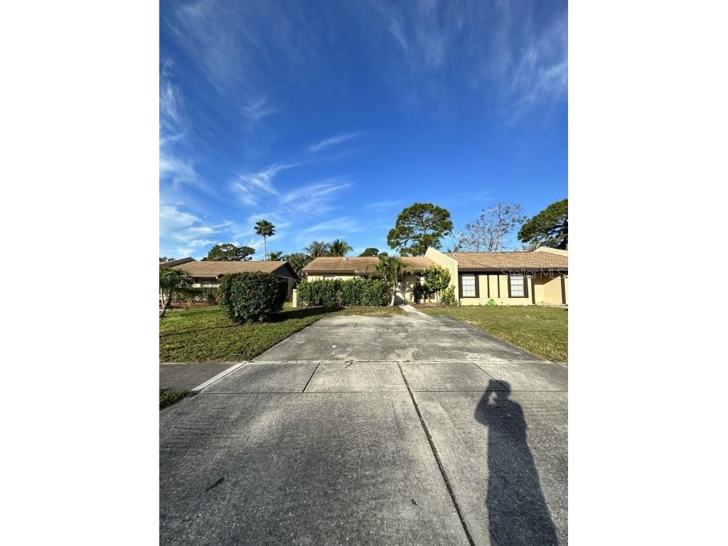 9884 88th Street Seminole FL 33777 A4561128 image1