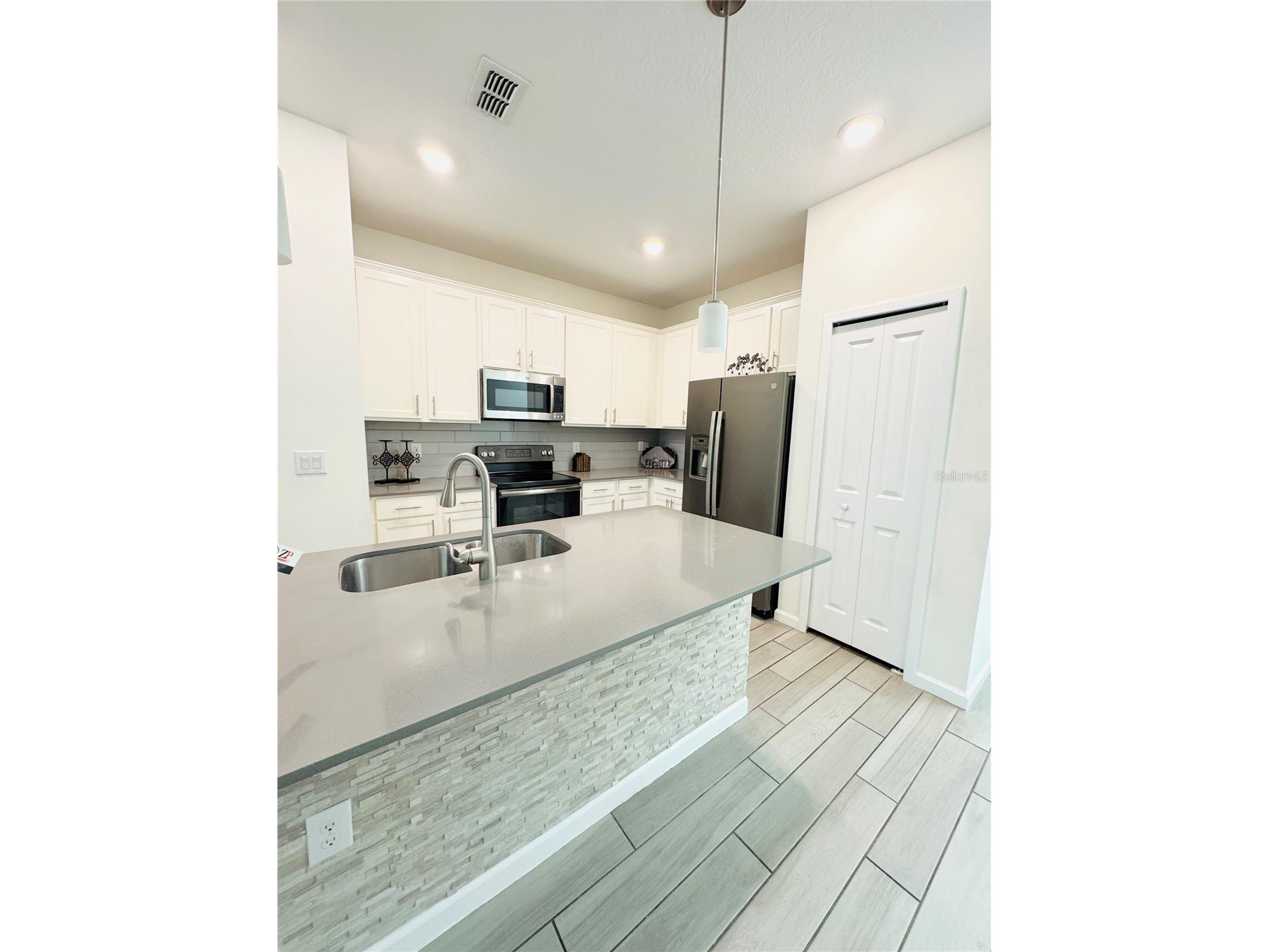 9884 Red Eagle Drive Orlando FL 32825 O6393962 image6