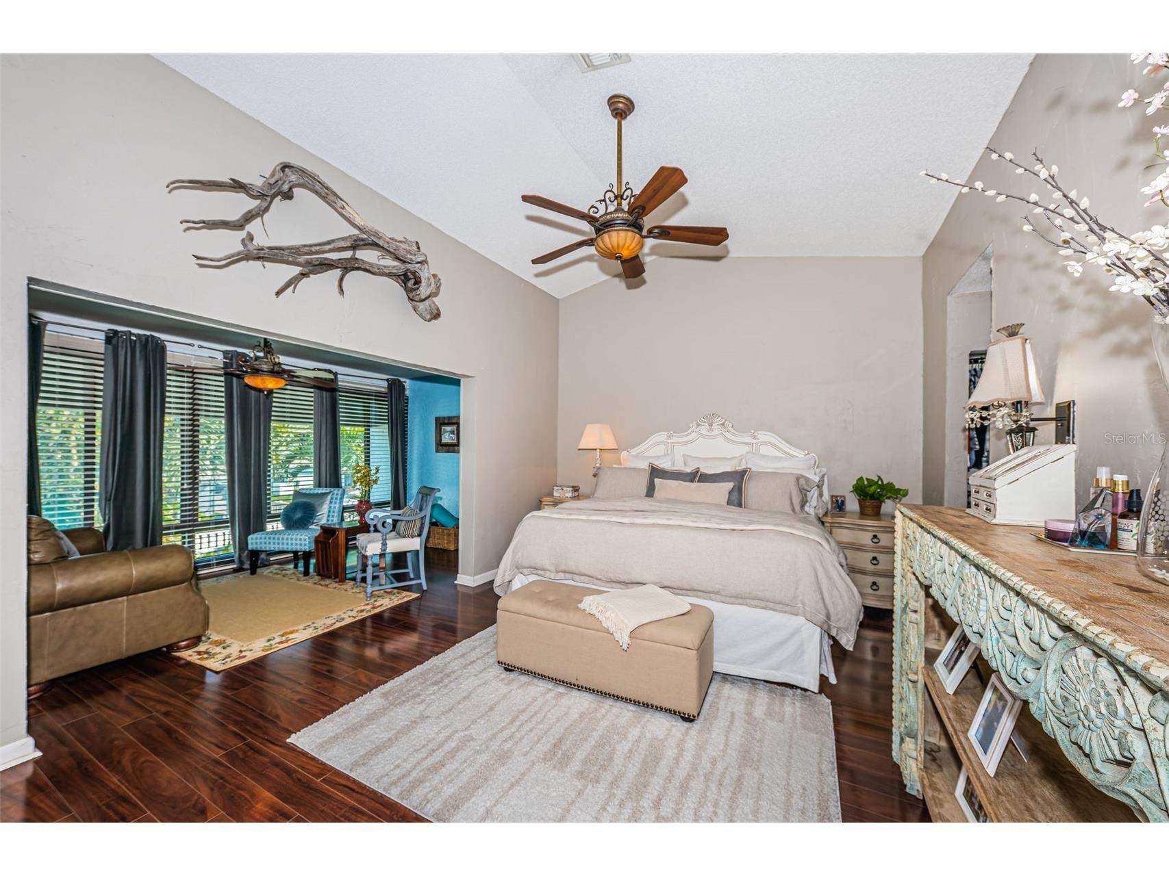 990 San Carlos Court NE Saint Petersburg FL 33702 TB8468554 image32