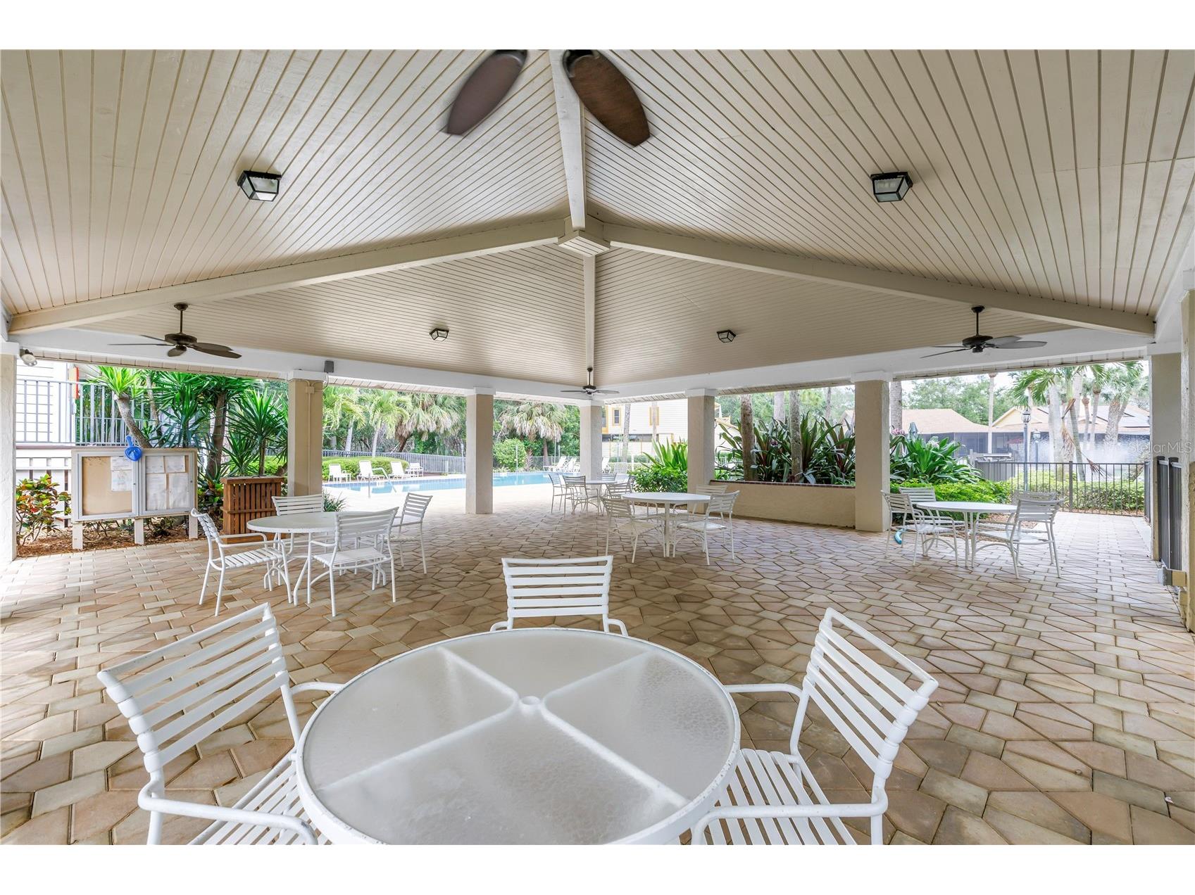 990 San Carlos Court NE Saint Petersburg FL 33702 TB8521003 image37