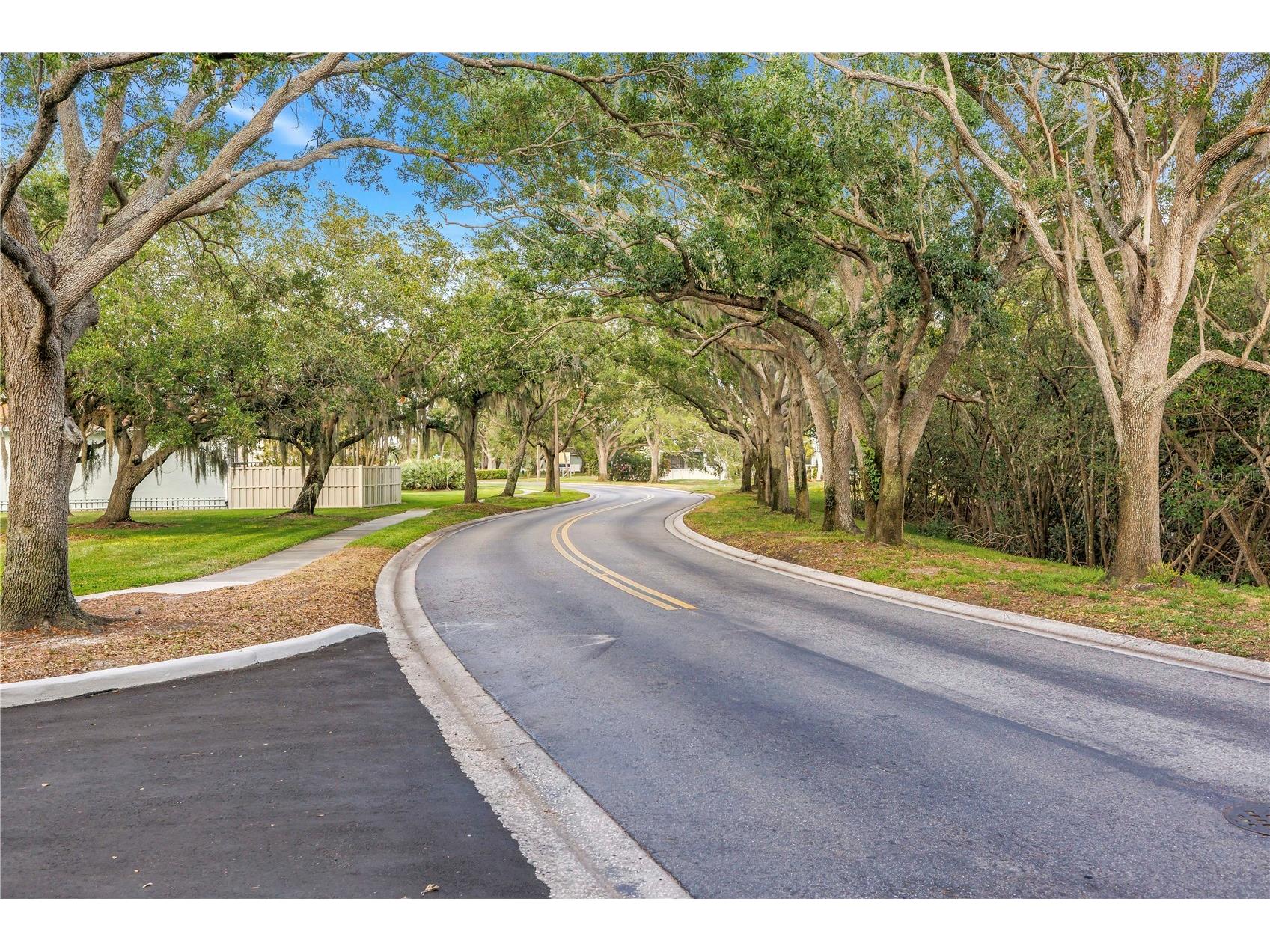 990 San Carlos Court NE Saint Petersburg FL 33702 TB8521003 image42