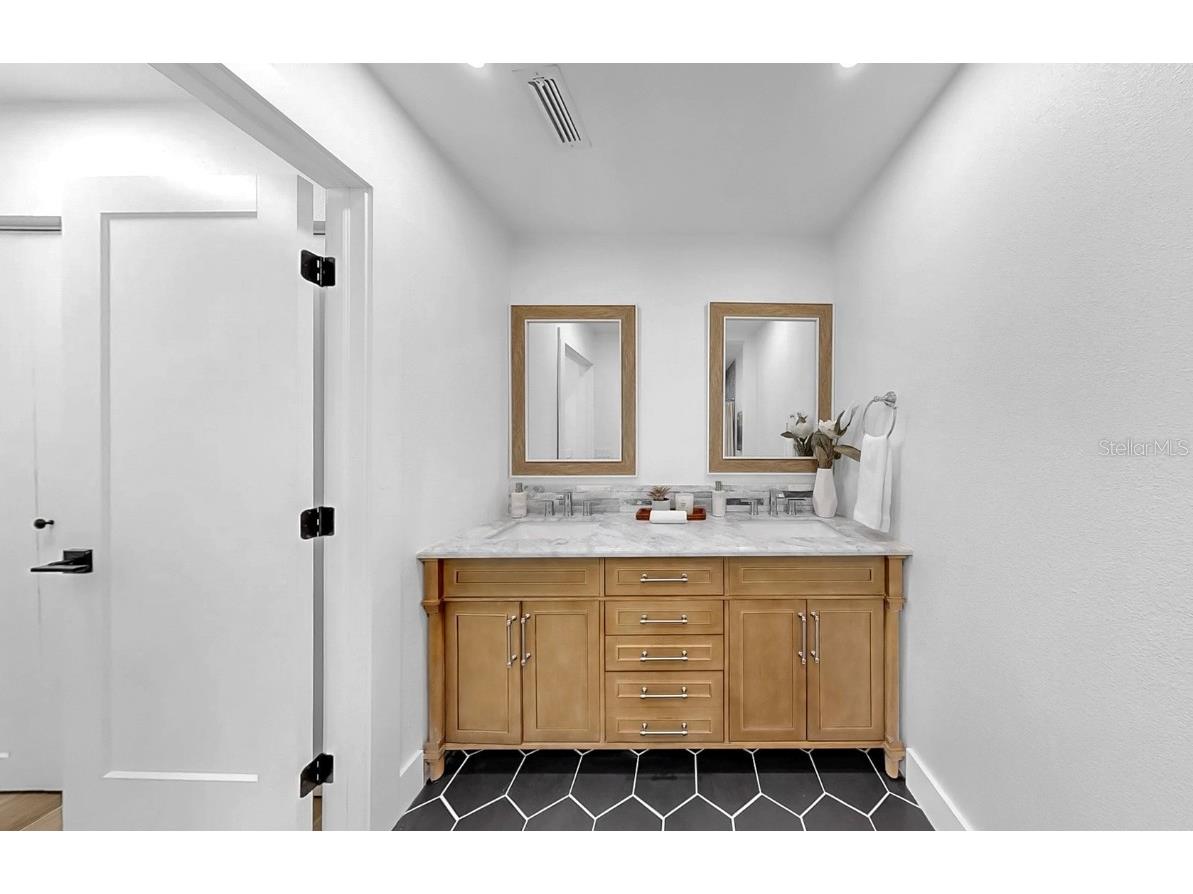 9903 Saddle Road Tampa FL 33626 TB8394860 image40