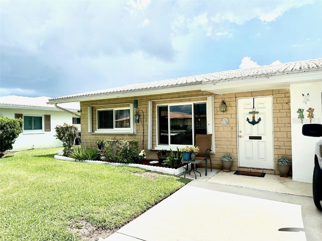 9905 Mainlands Boulevard E Pinellas Park FL 33782 - Retention pond U8205926 image1